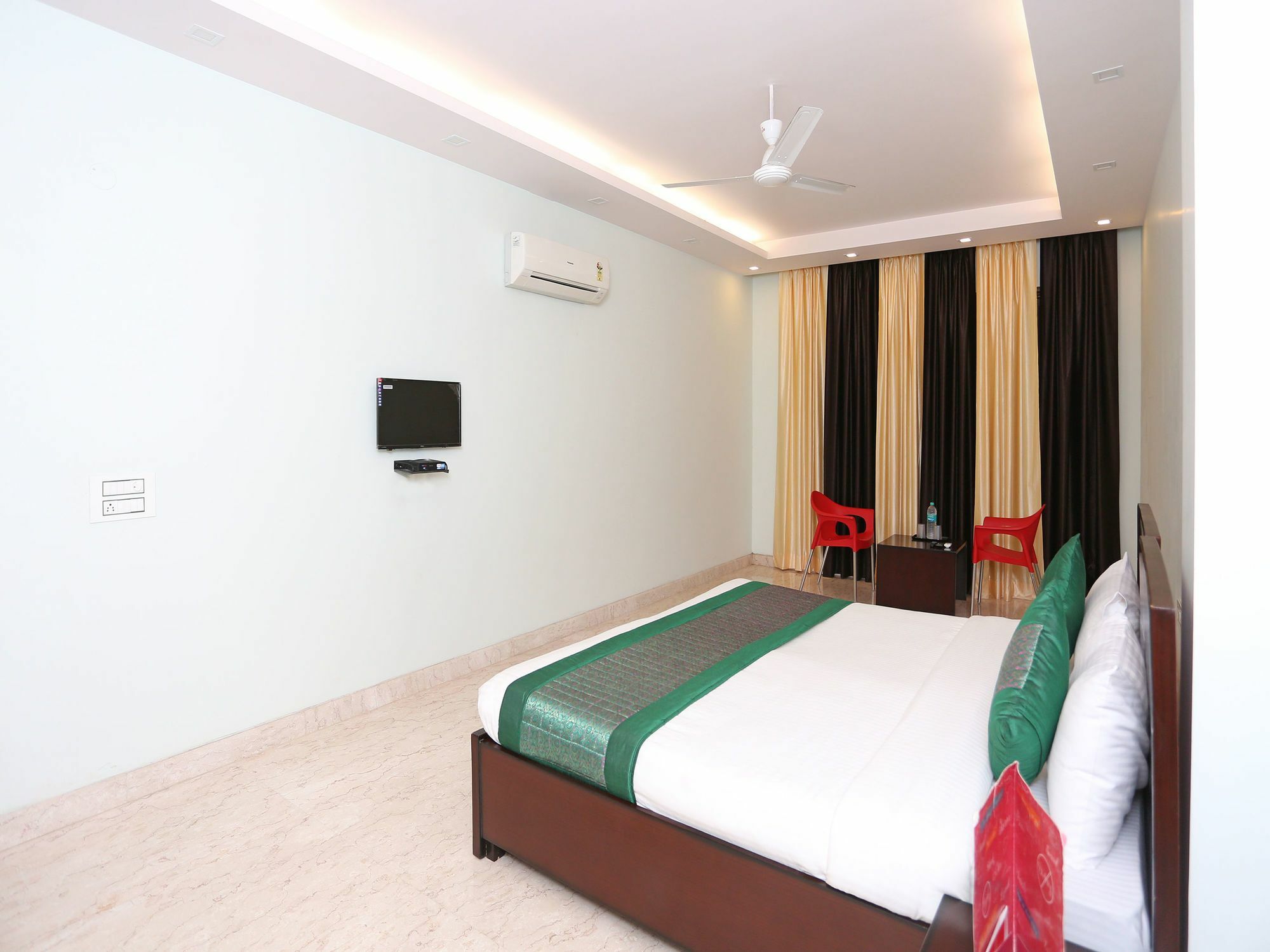 Hotel Oyo 9664 Sector 48 Gurgaon Esterno foto