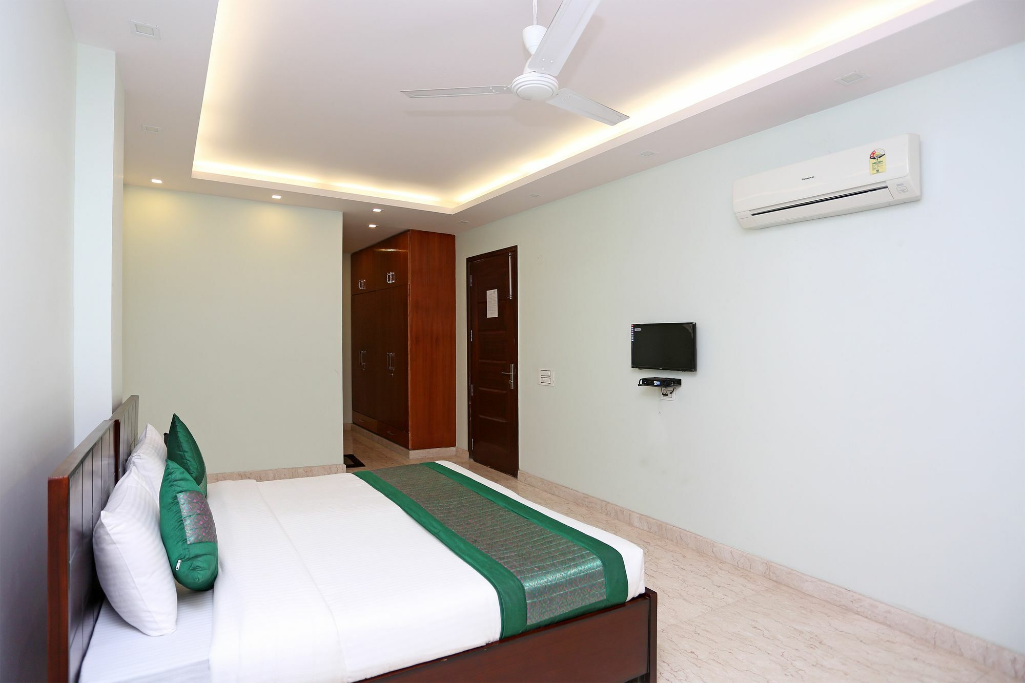 Hotel Oyo 9664 Sector 48 Gurgaon Esterno foto